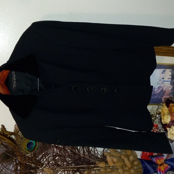 Tahari Jackets & Blazers - Tahari Cute coat with button down front velvet collar